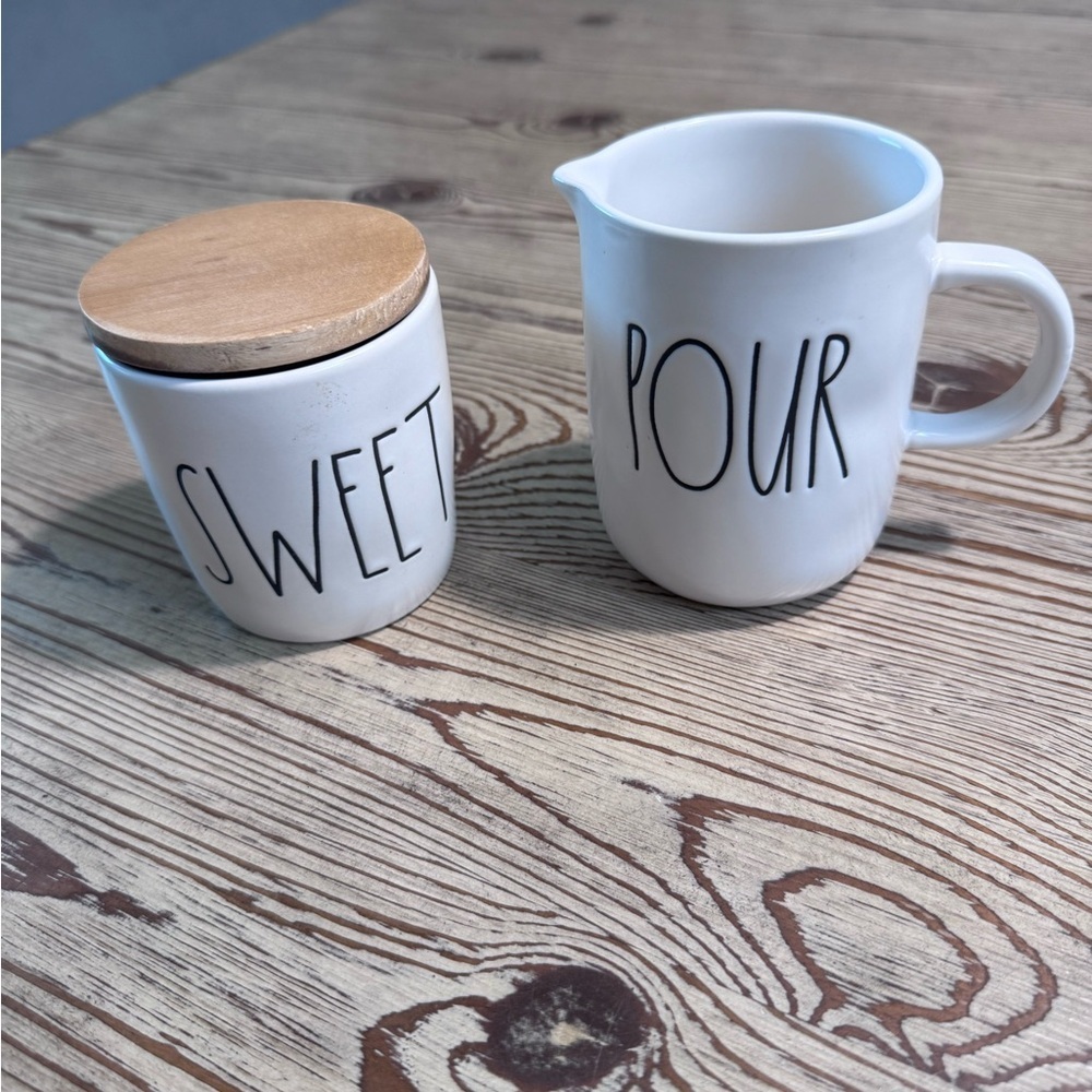 Rae Dunn cream and sugar set